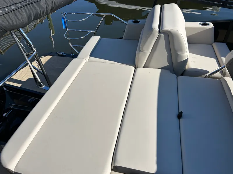 Slide: The Image of Harris Cruiser 210 2026 - 10