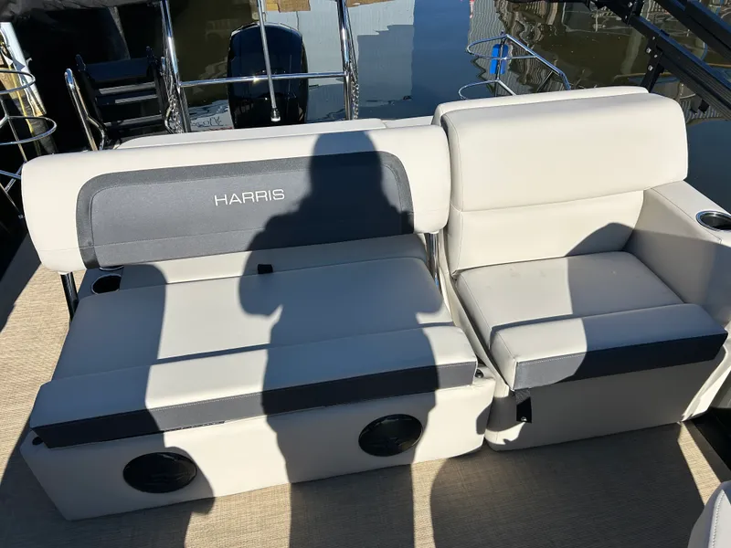 Slide: The Image of Harris Cruiser 210 2026 - 11