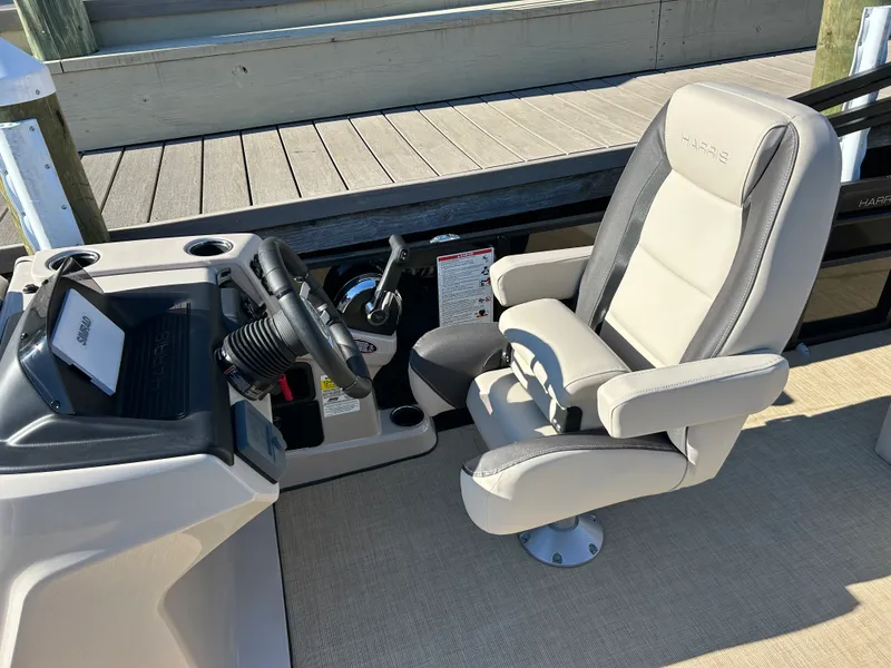 Slide: The Image of Harris Cruiser 210 2026 - 14