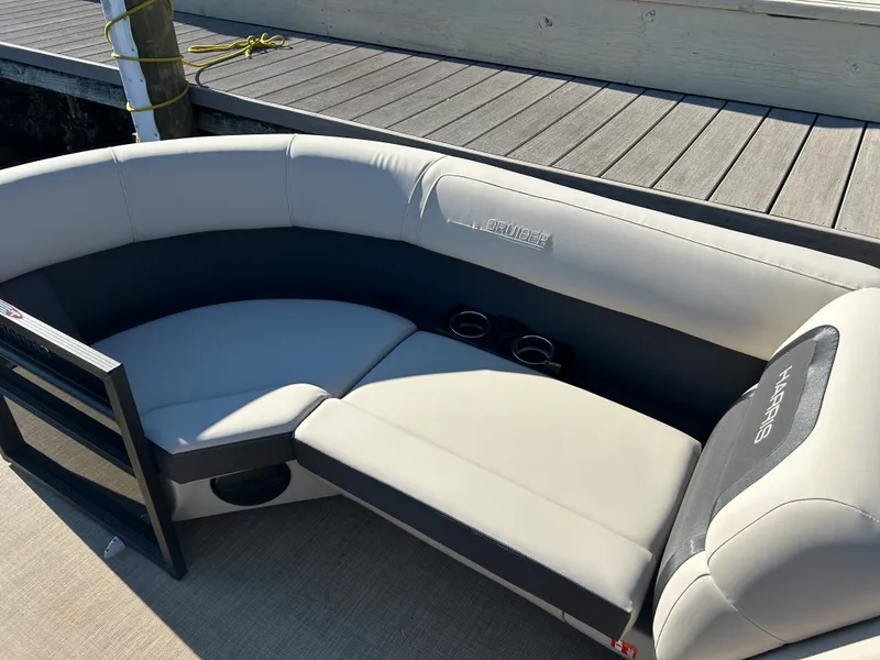 Slide: The Image of Harris Cruiser 210 2026 - 18