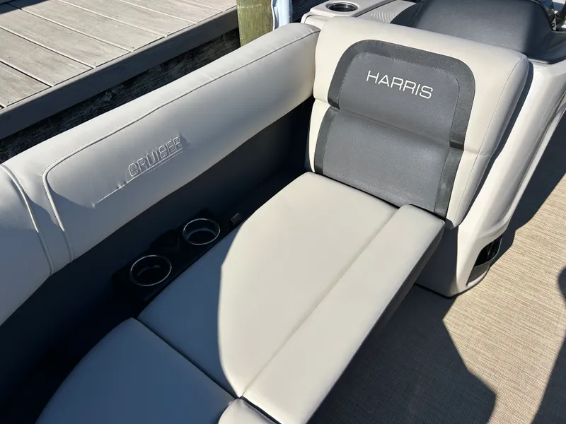 Slide: The Image of Harris Cruiser 210 2026 - 19