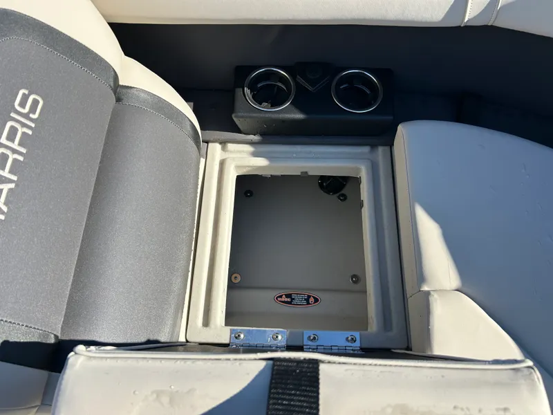 Slide: The Image of Harris Cruiser 210 2026 - 20