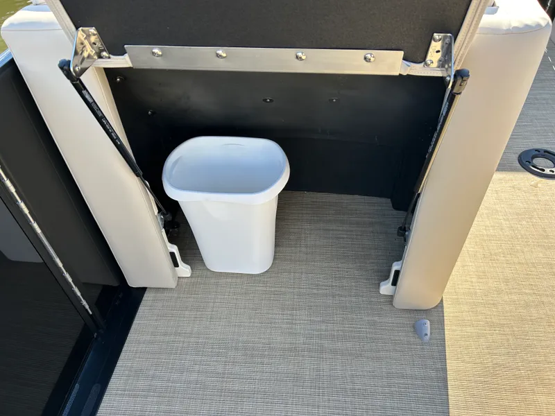 Slide: The Image of Harris Cruiser 210 2026 - 21