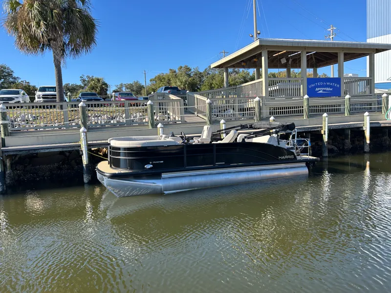 Slide: The Image of Harris Cruiser 210 2026 - 5