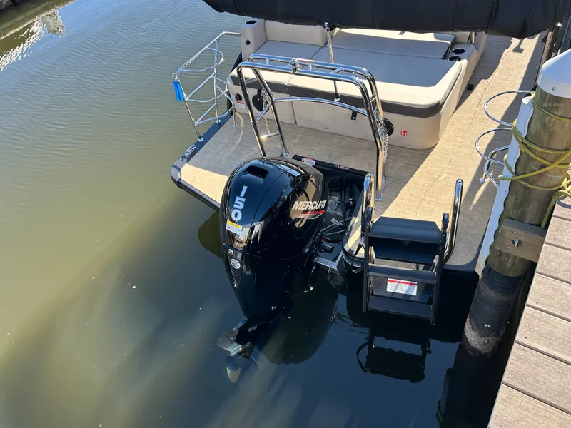 Slide: The Image of Harris Cruiser 210 2026 - 6