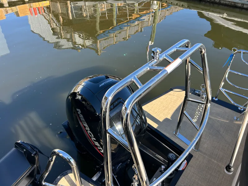 Slide: The Image of Harris Cruiser 210 2026 - 7