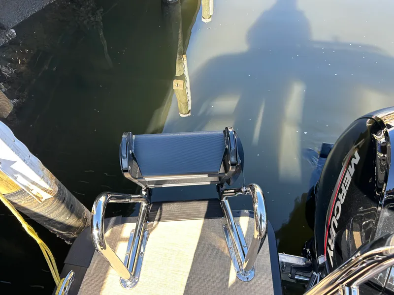 Slide: The Image of Harris Cruiser 210 2026 - 9