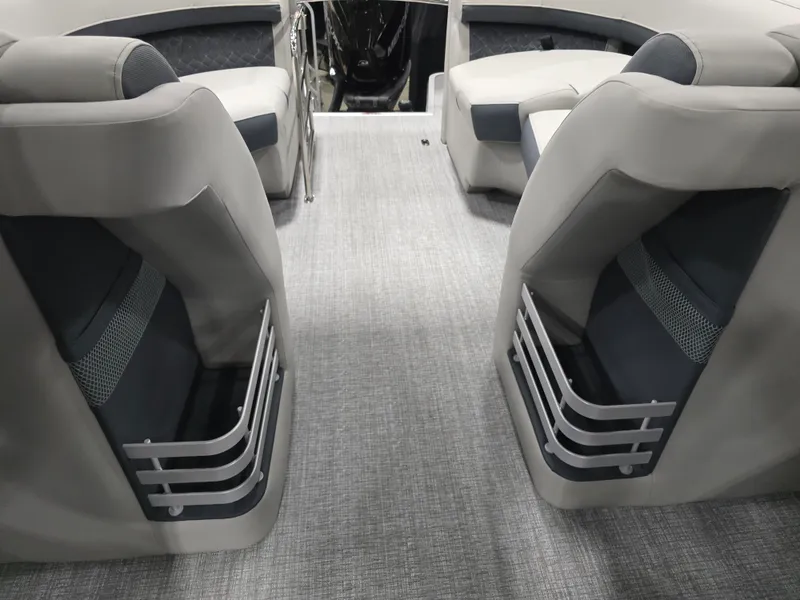 Slide: The Image of Harris Grand Mariner 230 2026 - 24