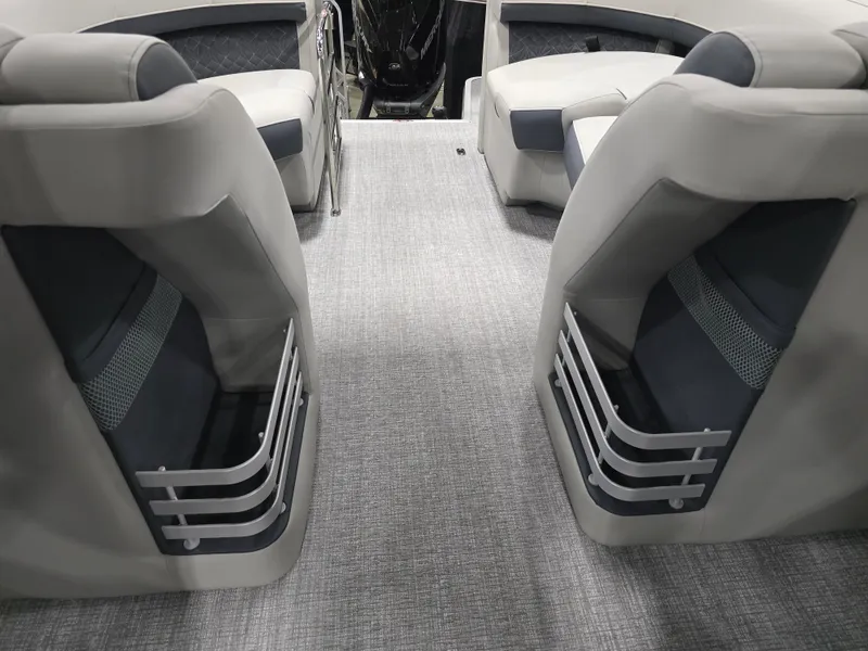 Slide: The Image of Harris Grand Mariner 230 2026 - 25