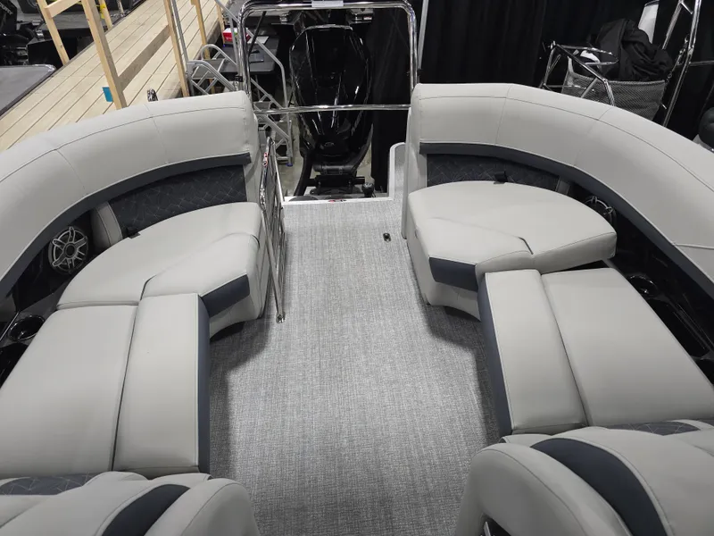 Slide: The Image of Harris Grand Mariner 230 2026 - 27