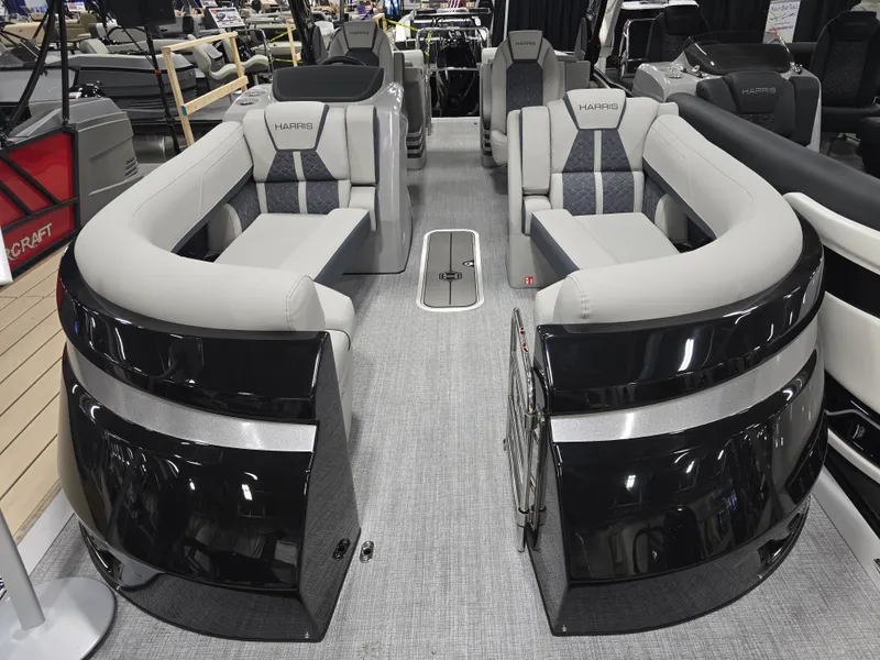 Slide: The Image of Harris Grand Mariner 230 2026 - 3