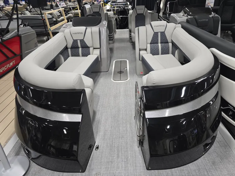 Slide: The Image of Harris Grand Mariner 230 2026 - 4