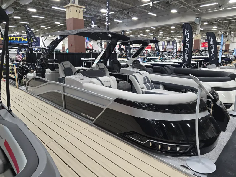 Slide: The Image of Harris Grand Mariner 230 2026 - 5