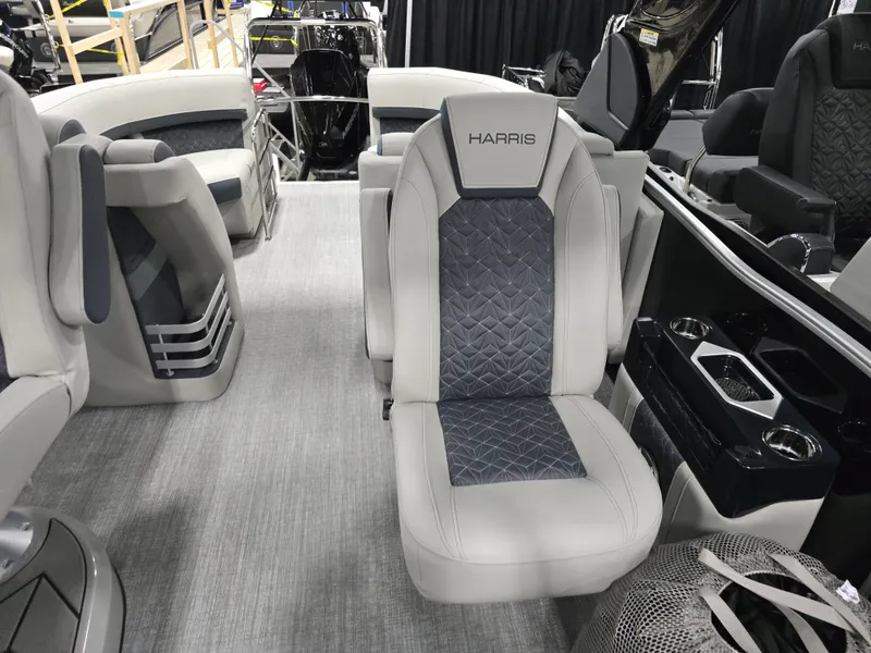 Slide: The Image of Harris Grand Mariner 230 2026 - 8