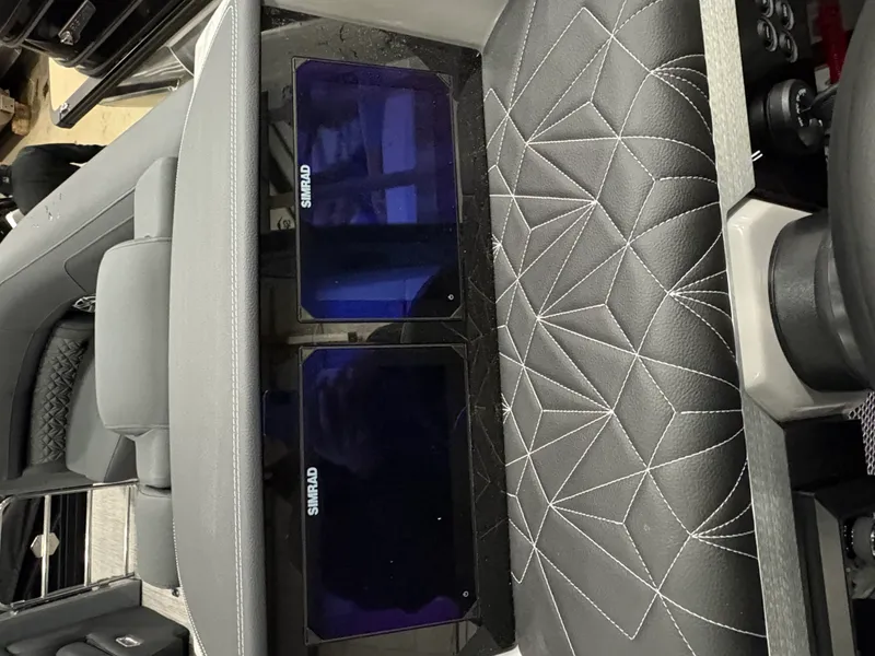 Slide: The Image of Harris 230 Grand Mariner 2026 - 16