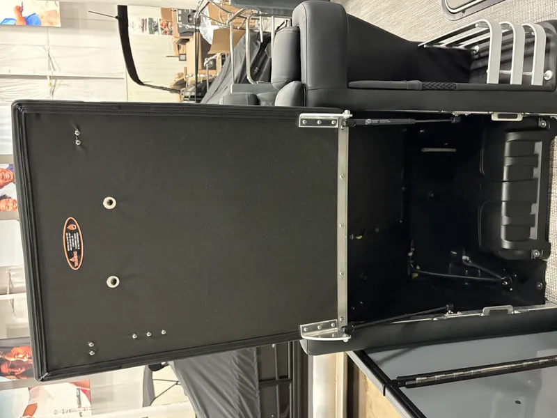 Slide: The Image of Harris 230 Grand Mariner 2026 - 18