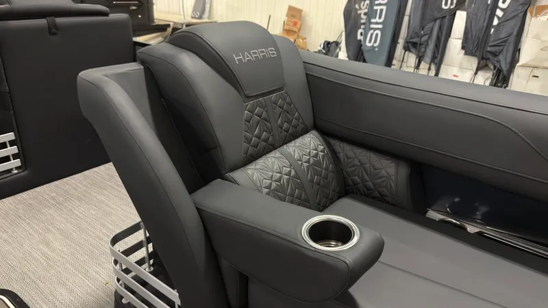 Slide: The Image of Harris 230 Grand Mariner 2026 - 7