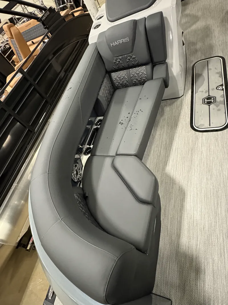 Slide: The Image of Harris Grand Mariner 230 2026 - 4