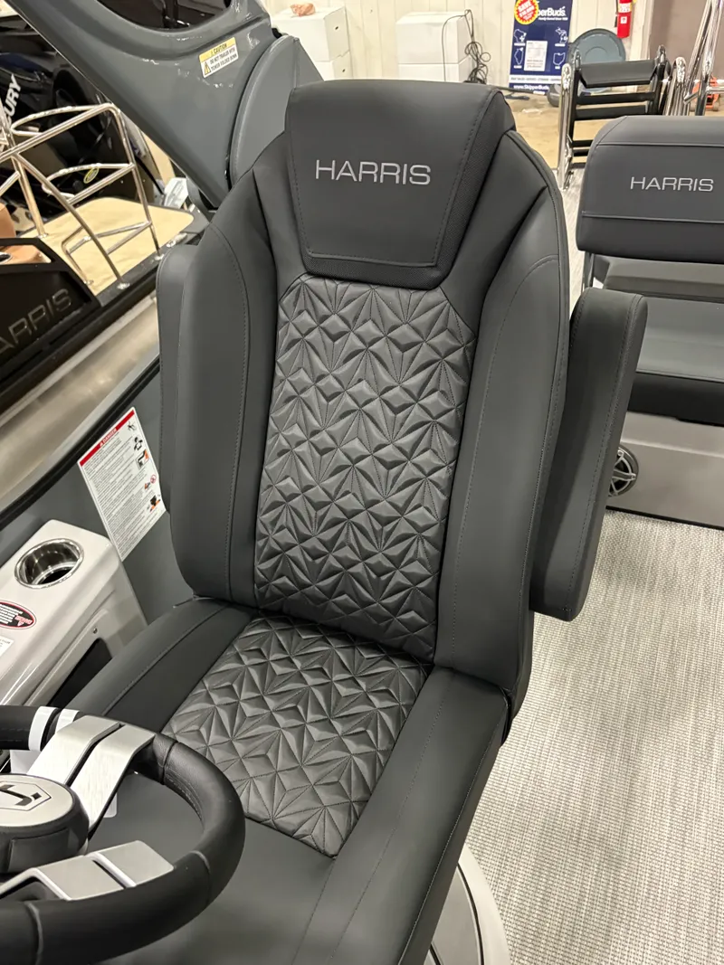 Slide: The Image of Harris Grand Mariner 230 2026 - 8