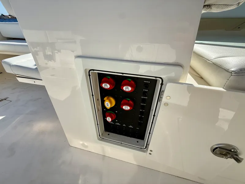 Slide: The Image of Cobia 330 DUAL CONSOLE 2022 - 35