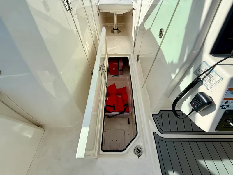 Slide: The Image of Cobia 330 DUAL CONSOLE 2022 - 37