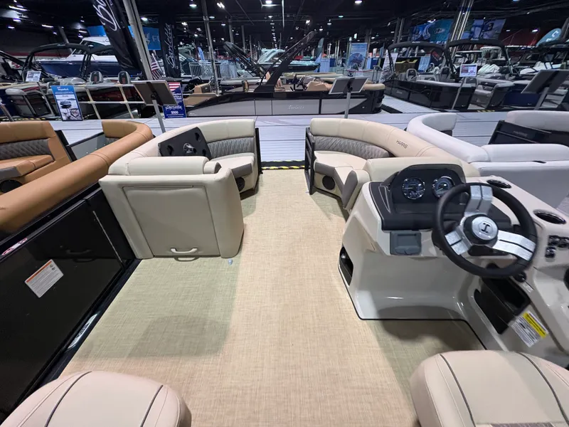 Slide: The Image of Harris Cruiser 210 2026 - 12