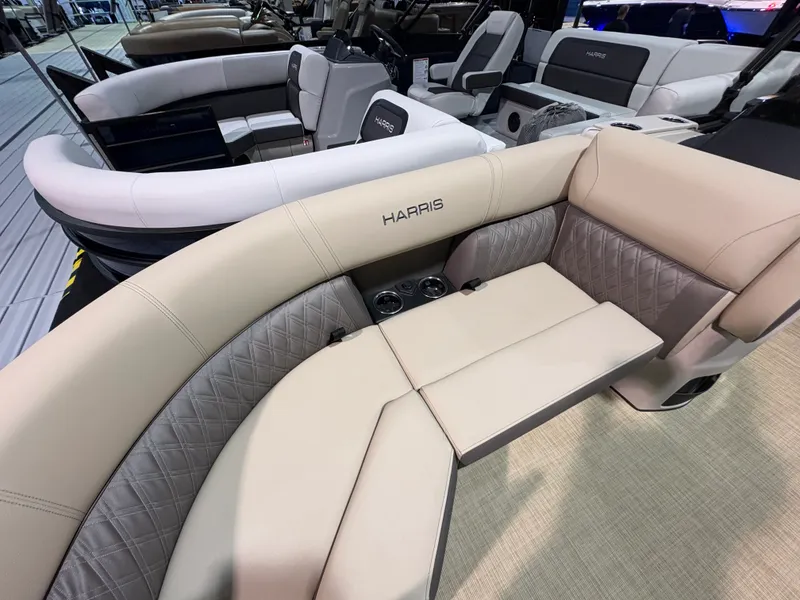 Slide: The Image of Harris Cruiser 210 2026 - 2