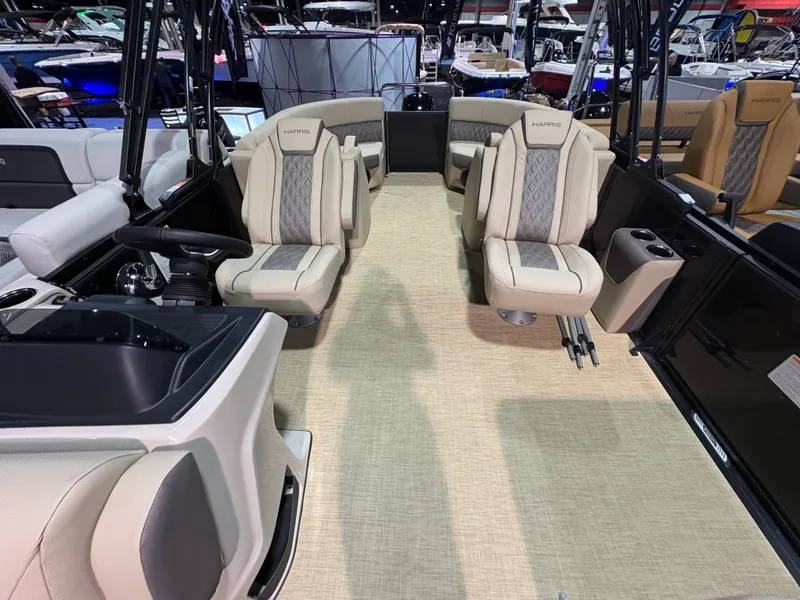 Slide: The Image of Harris Cruiser 210 2026 - 4