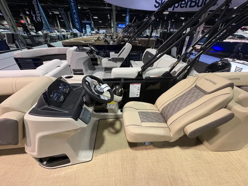 Slide: The Image of Harris Cruiser 210 2026 - 5