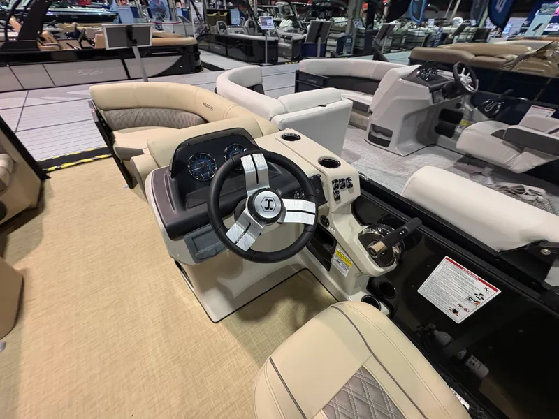 Slide: The Image of Harris Cruiser 210 2026 - 6