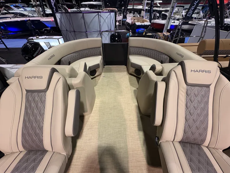 Slide: The Image of Harris Cruiser 210 2026 - 8