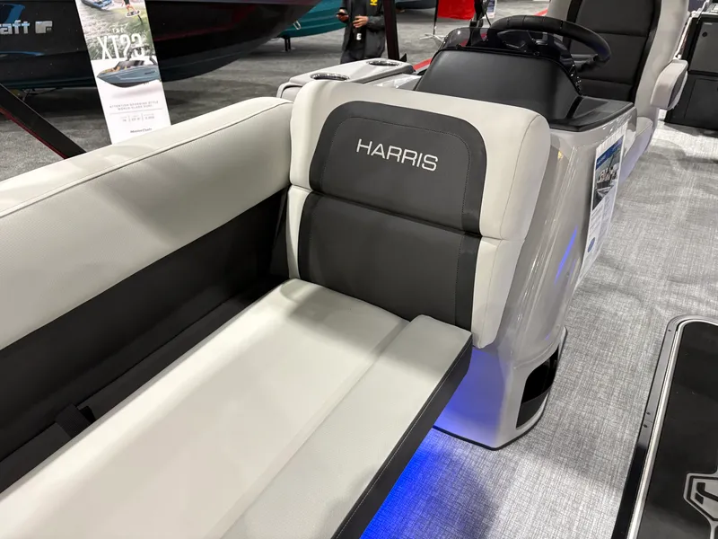 Slide: The Image of Harris Cruiser 210 2026 - 10