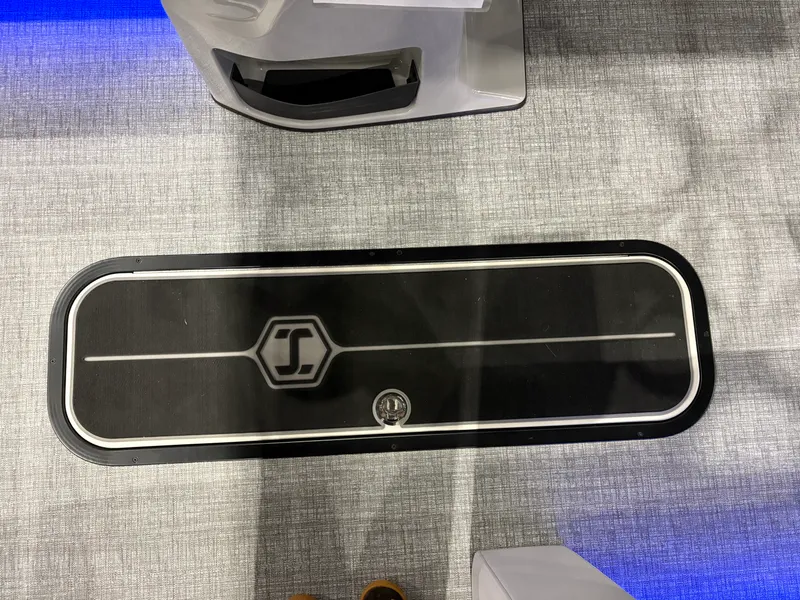 Slide: The Image of Harris Cruiser 210 2026 - 11