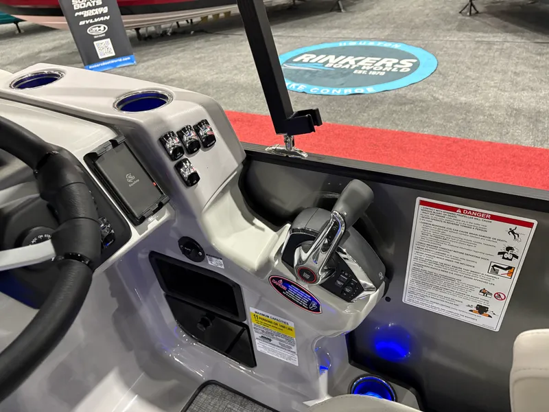 Slide: The Image of Harris Cruiser 210 2026 - 13