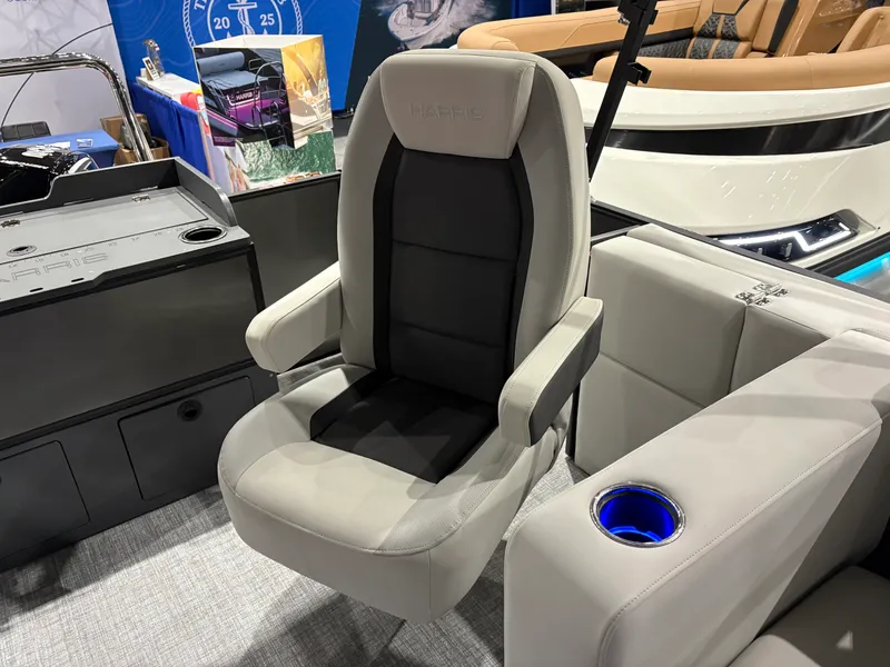 Slide: The Image of Harris Cruiser 210 2026 - 14