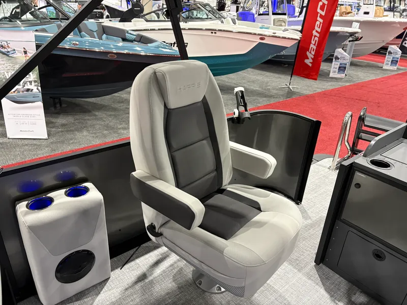 Slide: The Image of Harris Cruiser 210 2026 - 15