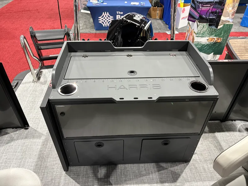 Slide: The Image of Harris Cruiser 210 2026 - 16