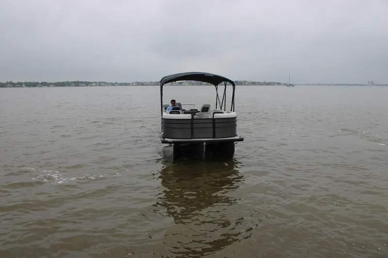 Slide: The Image of Harris Cruiser 210 2026 - 18