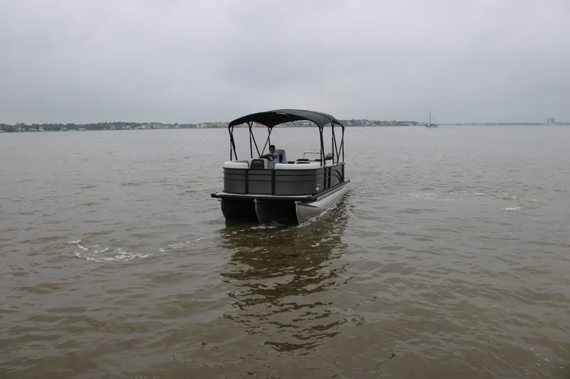 Slide: The Image of Harris Cruiser 210 2026 - 19