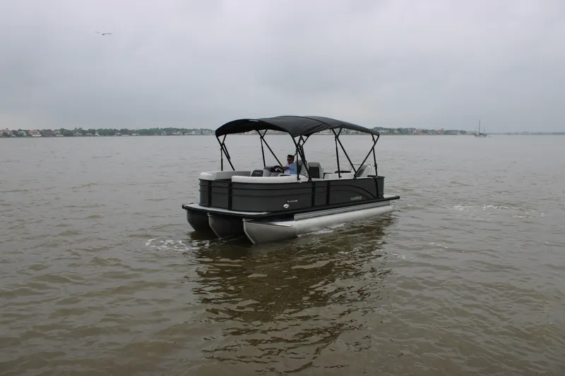 Slide: The Image of Harris Cruiser 210 2026 - 21