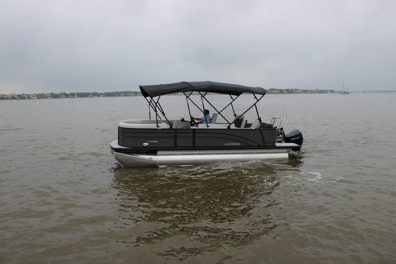 Slide: The Image of Harris Cruiser 210 2026 - 23