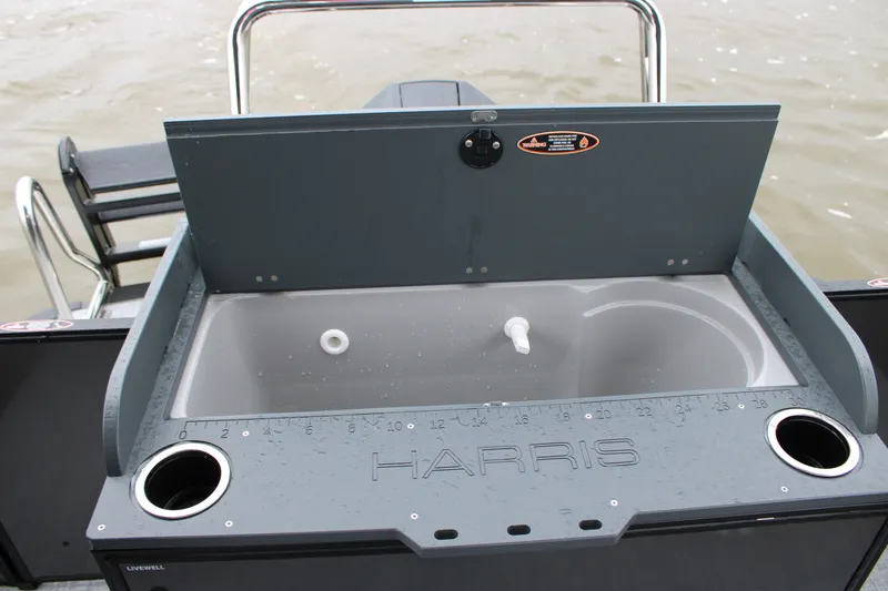 Slide: The Image of Harris Cruiser 210 2026 - 27