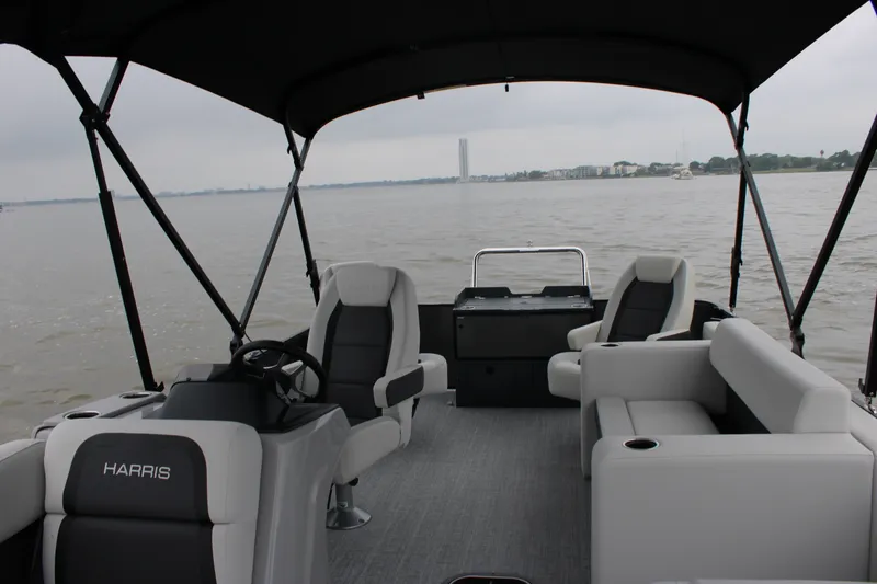 Slide: The Image of Harris Cruiser 210 2026 - 30