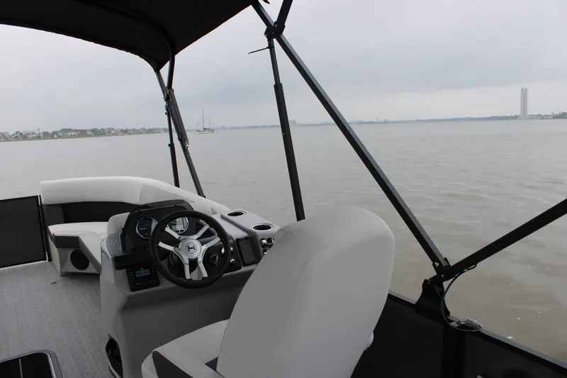 Slide: The Image of Harris Cruiser 210 2026 - 35