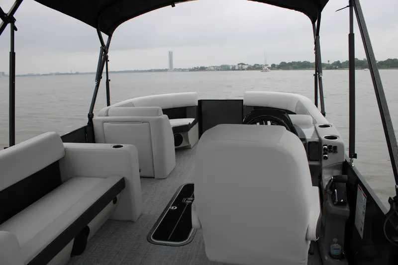 Slide: The Image of Harris Cruiser 210 2026 - 41
