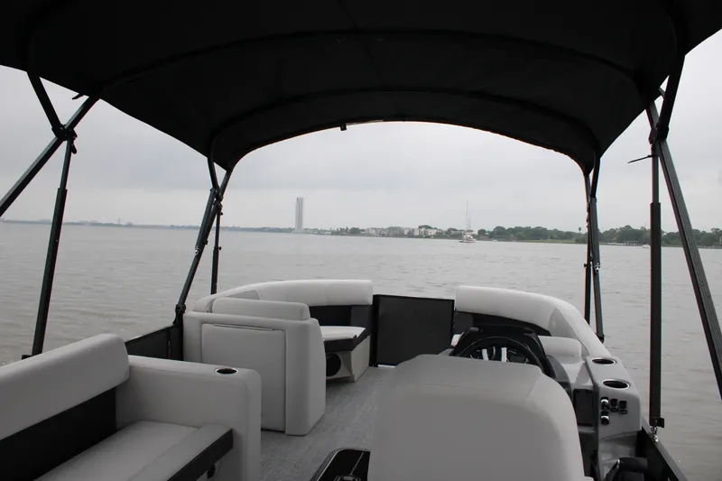 Slide: The Image of Harris Cruiser 210 2026 - 42