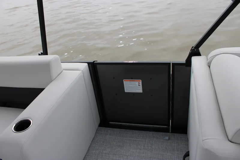 Slide: The Image of Harris Cruiser 210 2026 - 51