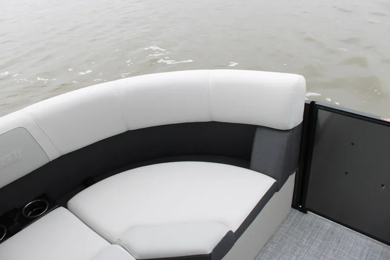 Slide: The Image of Harris Cruiser 210 2026 - 59