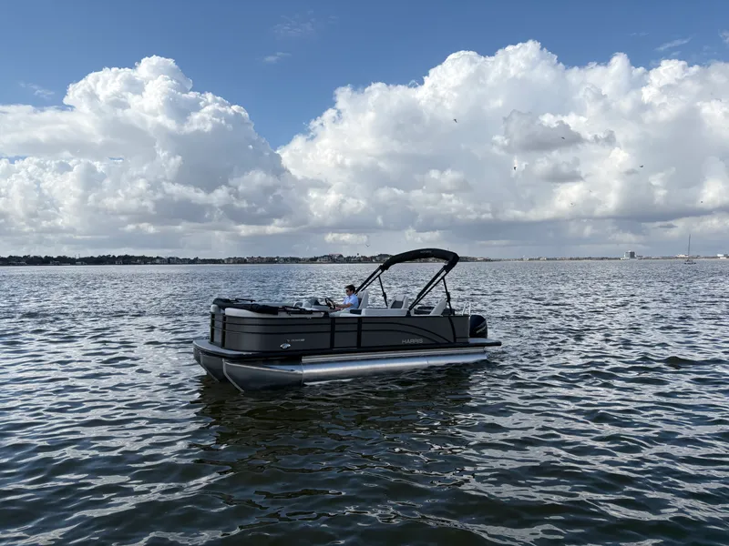 Slide: The Image of Harris Cruiser 210 2026 - 6