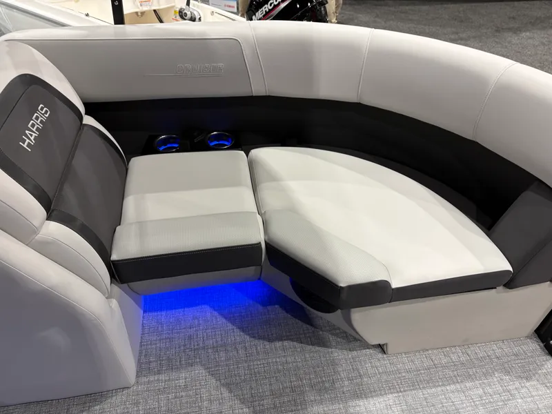 Slide: The Image of Harris Cruiser 210 2026 - 8